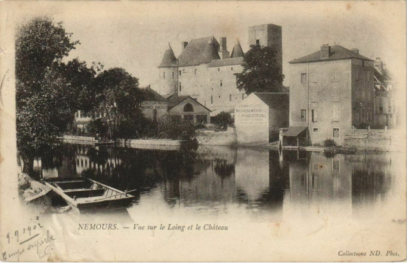 Carte postale ancienne Nemours Vue s le Loing et le Chateau France à Nemours