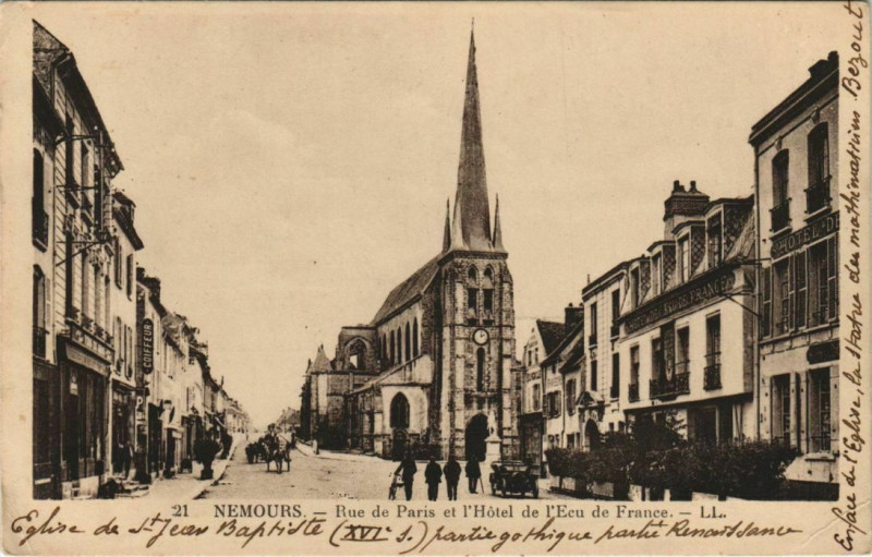 Carte postale ancienne Nemours Rue de Paris et l'Hotel de l'Ecu France à Nemours