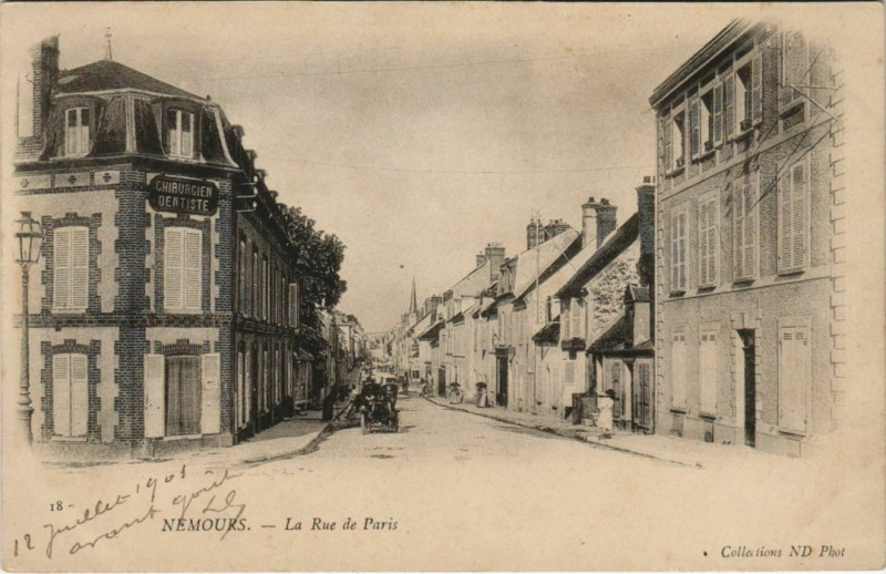 Carte postale ancienne Nemours La Rue de Paris France à Nemours