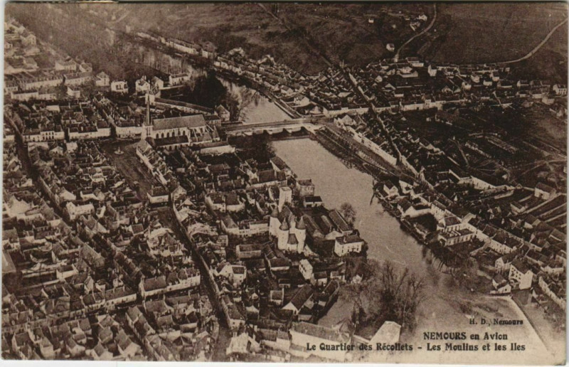 Carte postale ancienne Nemours Les Moulins et les Iles France à Nemours