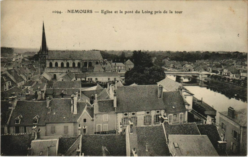 Carte postale ancienne Nemours Eglise et le pont du Loing France à Nemours