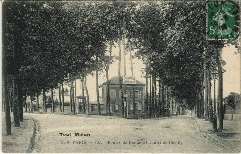 Carte postale ancienne Melun Routes de Fontainebleau France  à Melun