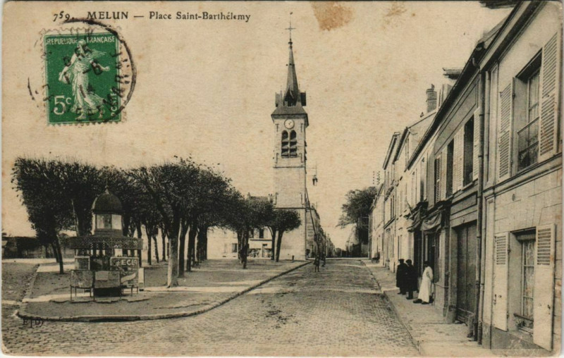 Carte postale ancienne Melun Place Saint-Barthelemy France à Melun
