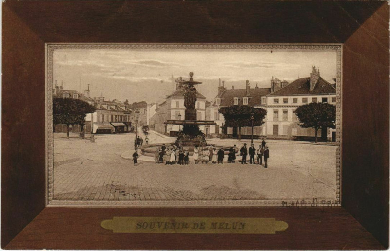 Carte postale ancienne Souvenir de Melun France à Melun