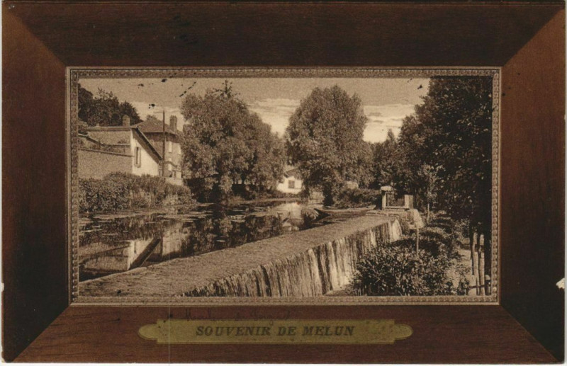 Carte postale ancienne Souvenir de Melun France à Melun