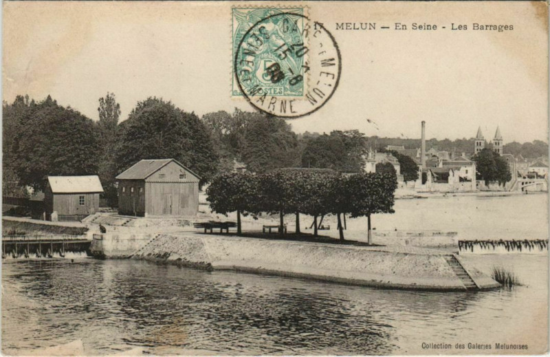 Carte postale ancienne Melun Les Barrages France à Melun