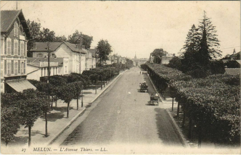 Carte postale ancienne Melun L'Avenue Thiers France à Melun