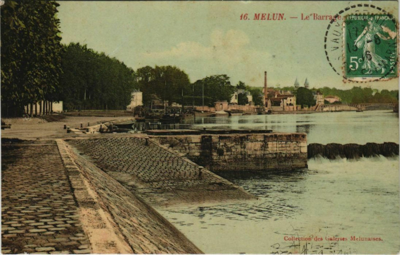 Carte postale ancienne Melun Le Barrage France à Melun