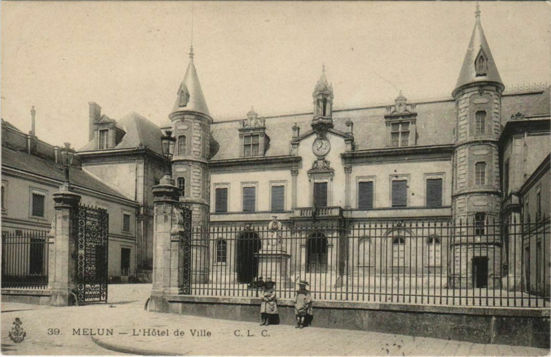 Carte postale ancienne Melun L'Hotel de Ville France à Melun
