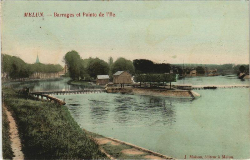 Carte postale ancienne Melun Barrages et Pointe de l'Ile France à Melun