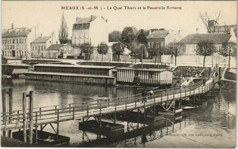 Carte postale ancienne Meaux Le Quai Thiers et la Passerelle France à Meaux