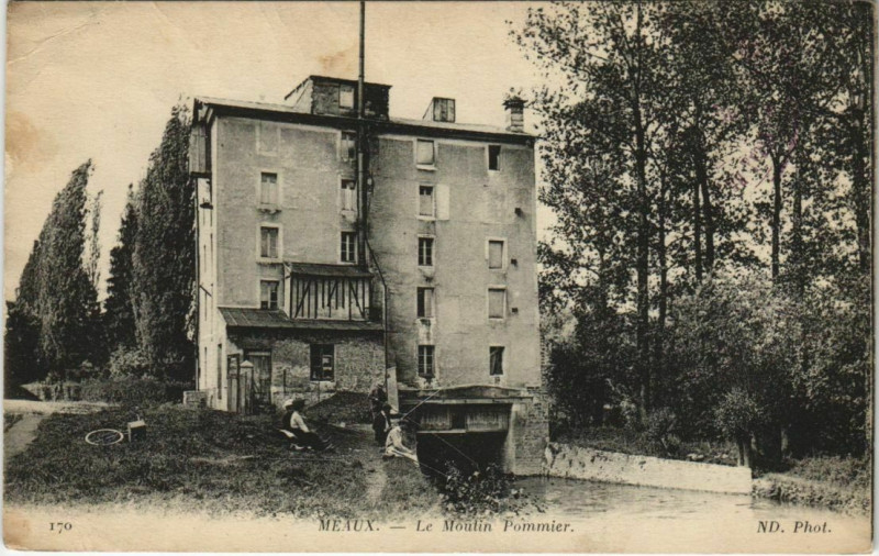 Carte postale ancienne Meaux Le Moulin Pommier France à Meaux