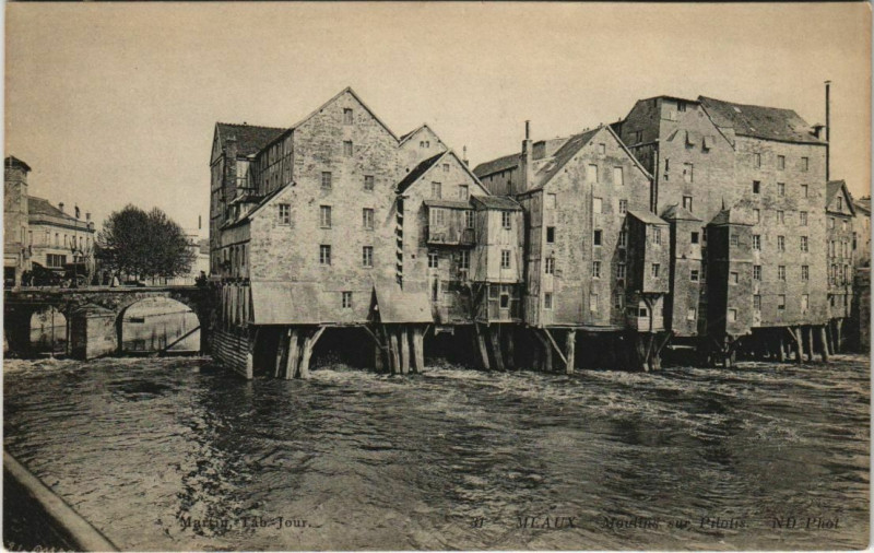 Carte postale ancienne Meaux Moulins sur Pilotis France à Meaux