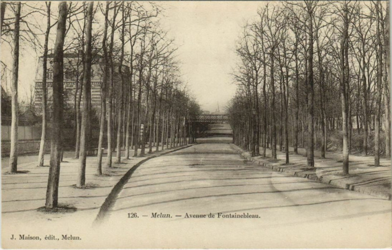Carte postale ancienne Melun Avenue de Fontainebleau France à Melun