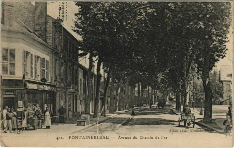 Carte postale ancienne Fontainebleau Avenue du Chemin de Fer France à Fontainebleau