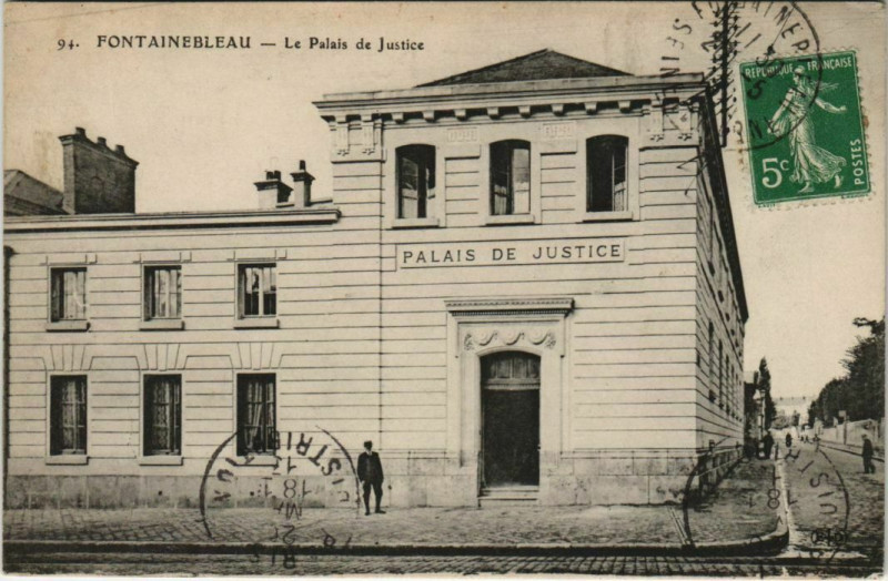 Carte postale ancienne Fontainebleau Le Palais de Justice France à Fontainebleau