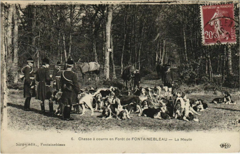 Carte postale ancienne Fontainebleau La Meute France à Fontainebleau