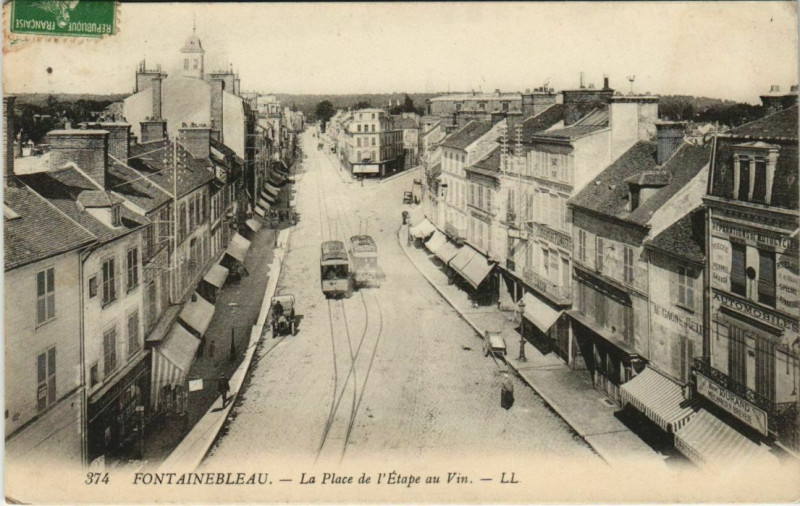 Carte postale ancienne Fontainebleau La Place de l'Etape au Vin France à Fontainebleau
