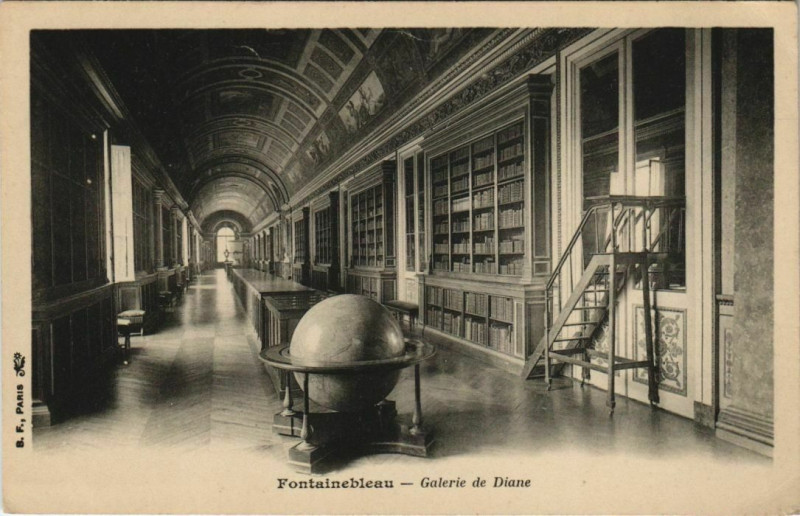 Carte postale ancienne Fontainebleau Galerie de Diane France à Fontainebleau