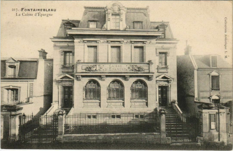 Carte postale ancienne Fontainebleau La Caisse d'Epargne France à Fontainebleau