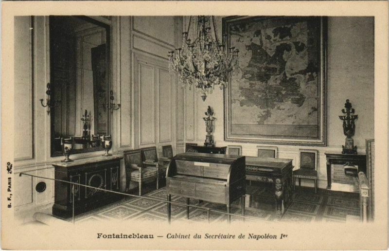 Carte postale ancienne Fontainebleau Cabinet du Secretaire de Napoleon I France à Fontainebleau
