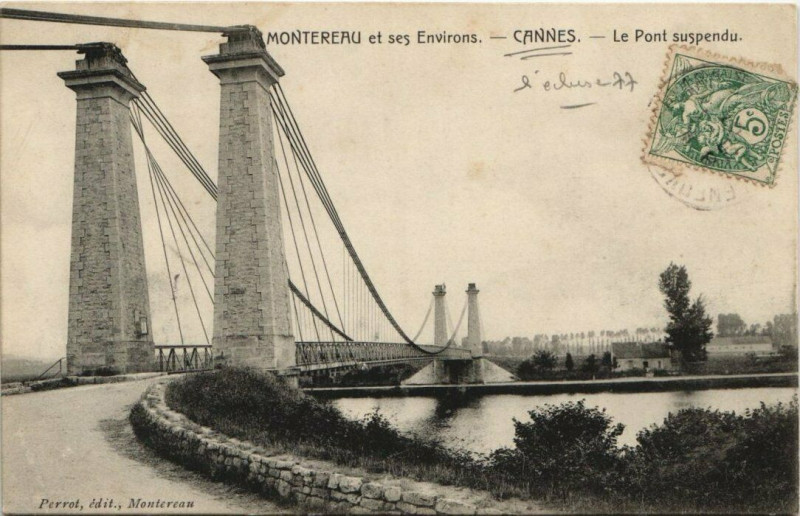 Carte postale ancienne Montereau Le Pont suspendu