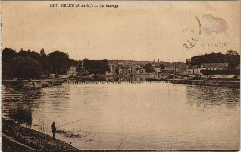 Carte postale ancienne Melun La Barrage à Melun