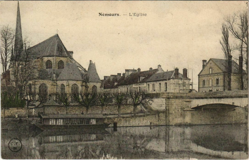 Carte postale ancienne Nemours L'Eglise à Nemours