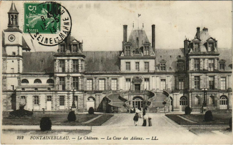 Carte postale ancienne Fontainebleau Le Chateau à Fontainebleau