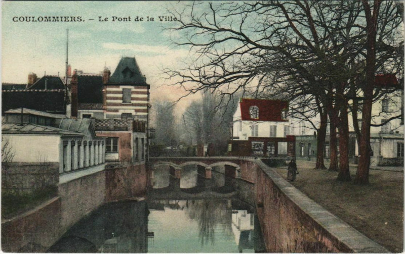 Carte postale ancienne Coulommiers Le Pont de la Ville à Coulommiers