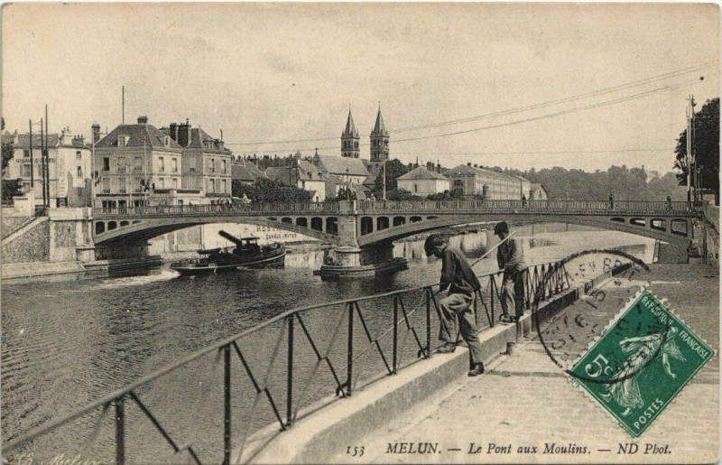 Carte postale ancienne Melun Le Pont aux Moulins à Melun