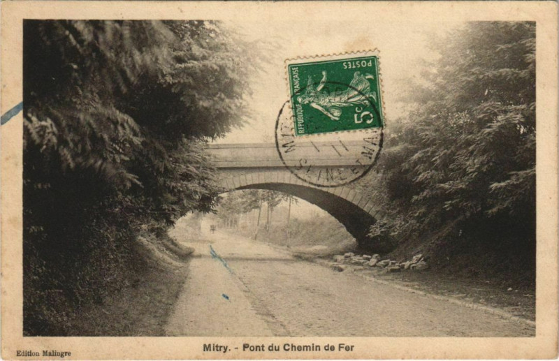 Carte postale ancienne Mitry - Pont de Chemin de Fer