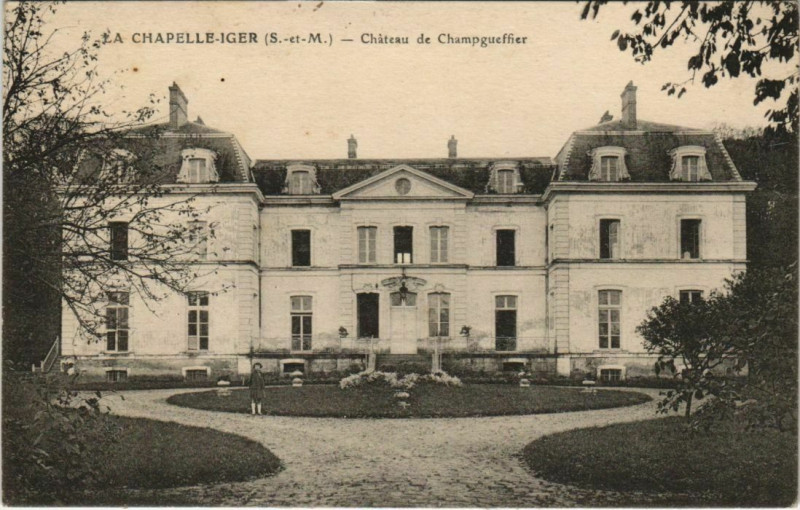 Carte postale ancienne La Chapelle - Chateau de Champgueffer