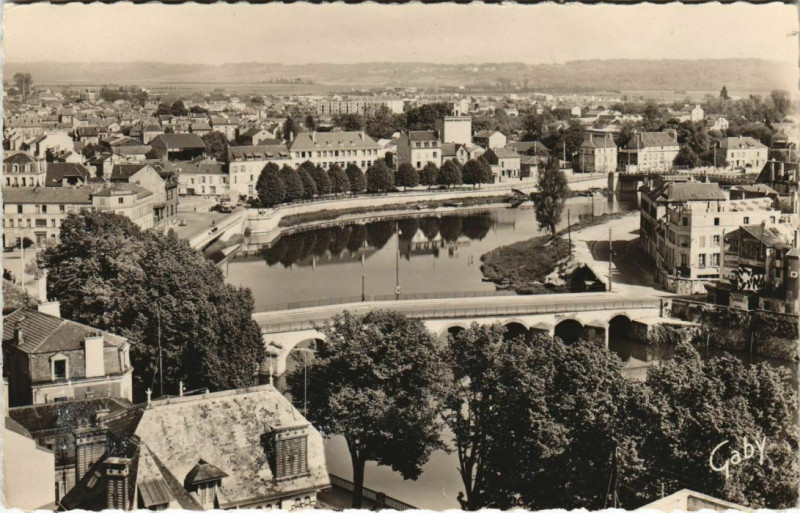 Carte postale ancienne Meaux Vue générale et la Marne à Meaux
