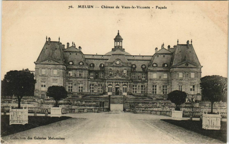 Carte postale ancienne Melun - Chateau de Vaux-le-Vicomte - Facade à Melun