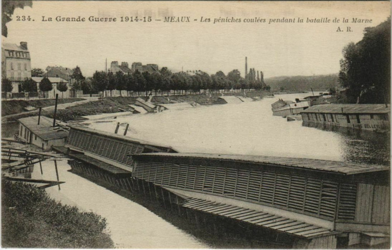 Carte postale ancienne La Grande Guerre 1914-15 - Meaux - Les peniches coulées pendant la à Meaux
