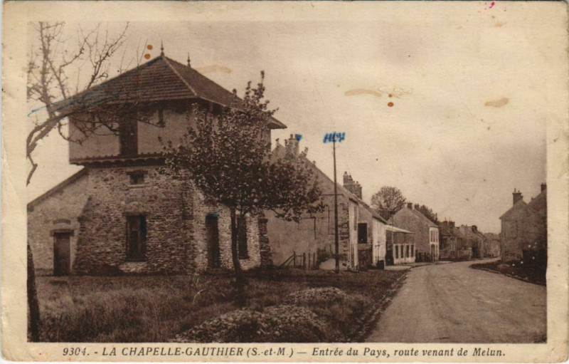 Carte postale ancienne La Chapelll-Gauthier - Entrée du Pays route venant de Melun à Melun