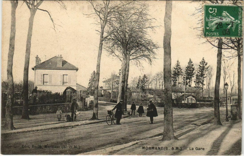 Carte postale ancienne Mormant - La Gare à Mormant