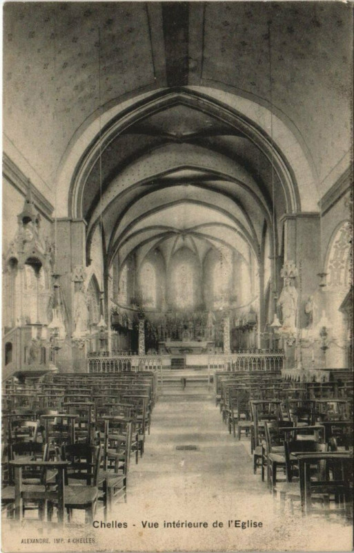 Carte postale ancienne Chelles - Vue interieure de l'Eglise à Chelles