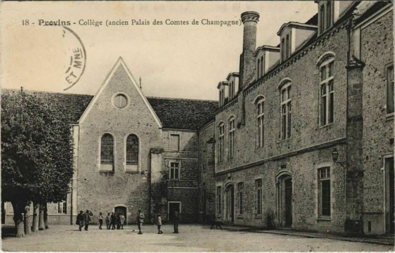 Carte postale ancienne Provins Caisse d'Epargne à Provins