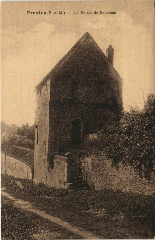 Carte postale ancienne Provins - La Maison du Bourreau à Provins