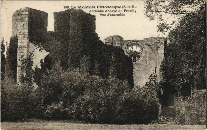 Carte postale ancienne Le Montois Pitt. Ancienne Abbaye de Preuilly Vue d'ensemble