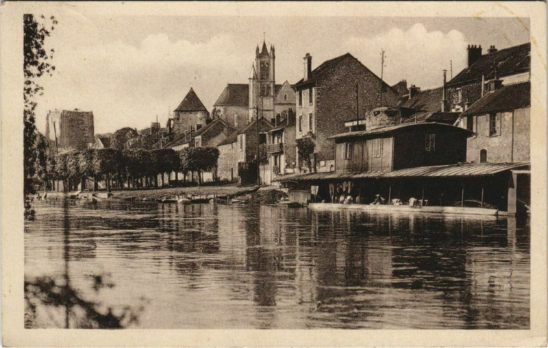 Carte postale ancienne Moret - Vue sur le Loing