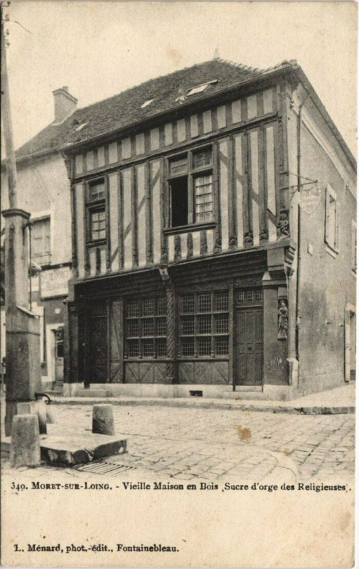 Carte postale ancienne Moret-sur-Loing Vieille Maison en Bois Sucre d'orge des Religieus