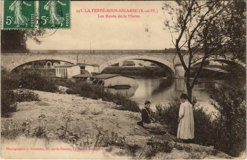 Carte postale ancienne La Ferte-sous-Jouarre Les Bords de la Marne à Jouarre