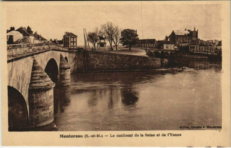 Carte postale ancienne Montereau - Le confluent de la Seine et de l'Yonne