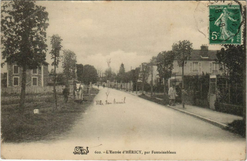 Carte postale ancienne L'Entrée d'Hericy par Fontainebleau à Fontainebleau