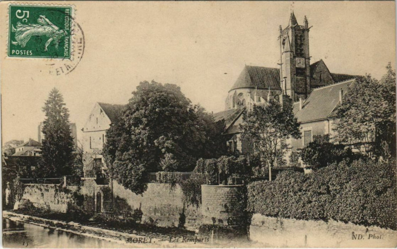 Carte postale ancienne Moret - Les Remparts