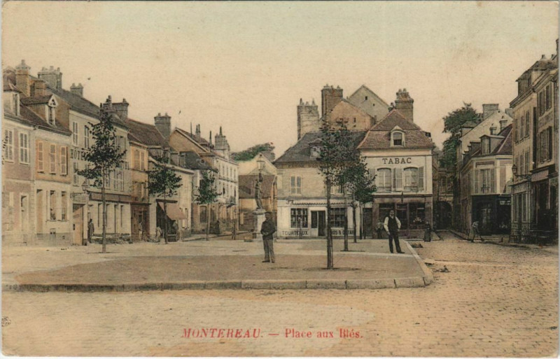 Carte postale ancienne Montereau - Place aux Bles