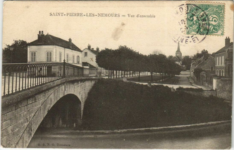 Carte postale ancienne Saint-Pierre-Les-Nemours - Vue d'ensemble à Nemours